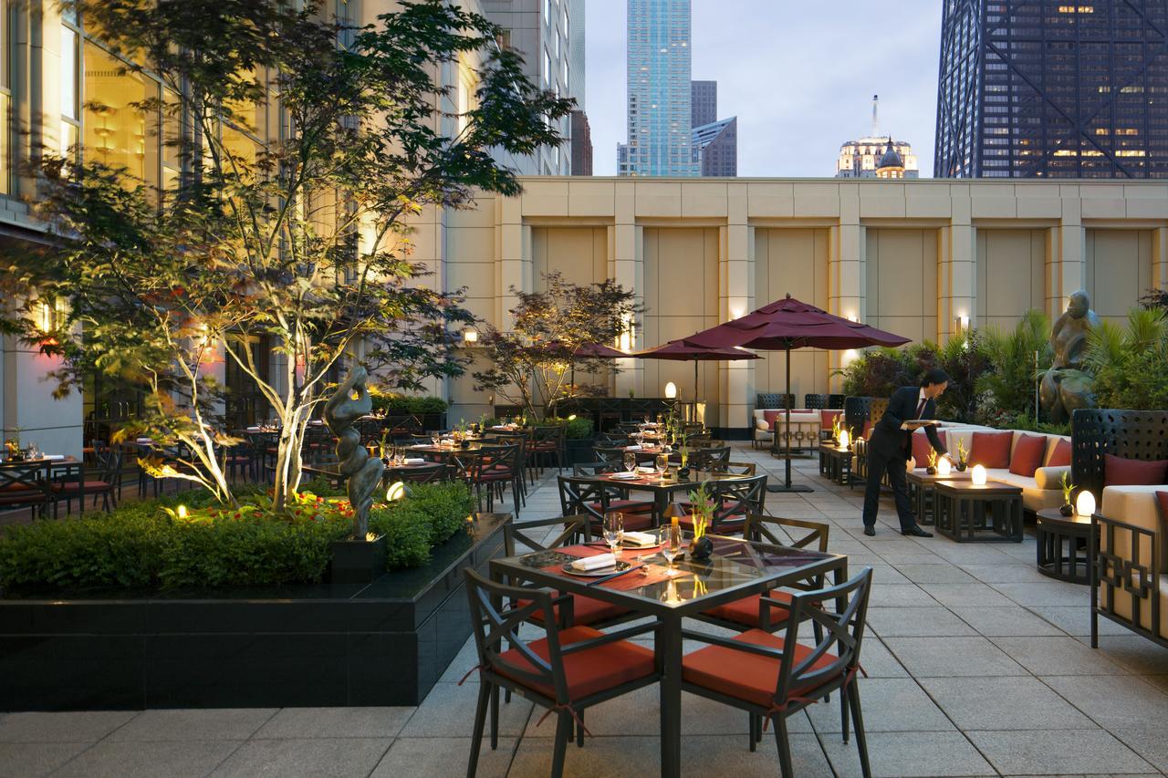 The Peninsula Chicago Hotel Exterior photo